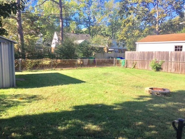 Building Photo - 4803 Bromley Ln