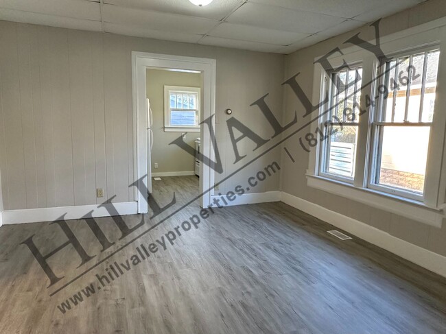 Building Photo - Two Bedroom Home - East