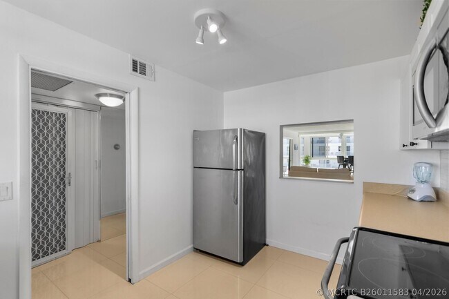 Building Photo - 3100 NE 49th St