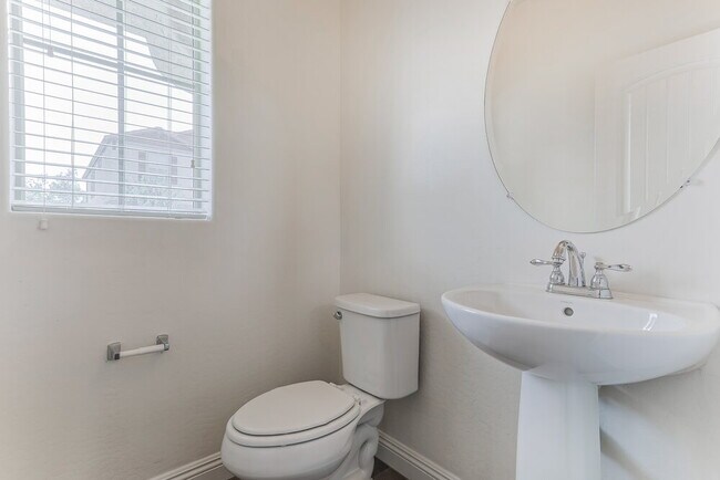 Building Photo - 1946 N 55th Pl