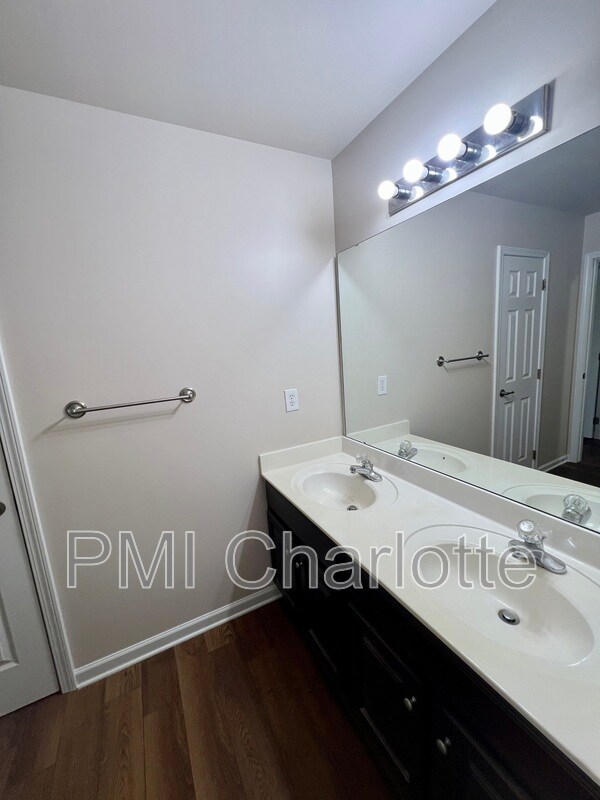 Building Photo - 7001 Mountain Top Ct