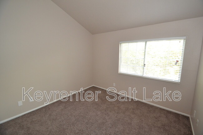 Building Photo - 1462 E Foxboro Dr
