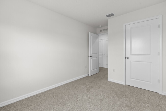 Building Photo - "Spacious 3-Bedroom Townhouse in Ocala with 2.5 Baths and 1505 Sq Ft – Your Perfect Rental Retreat!"