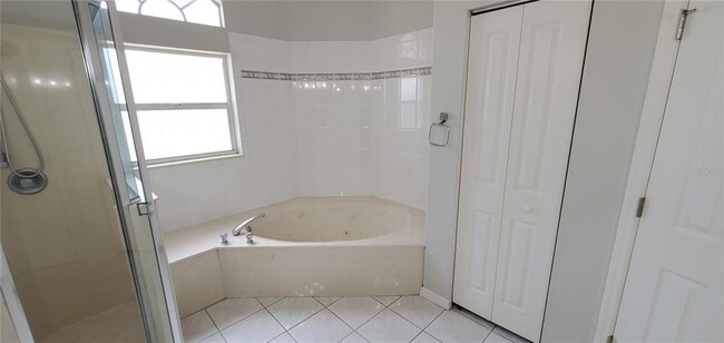 Building Photo - 4454 Hollybrook Way