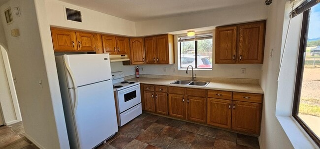 Building Photo - 2064 N Willow Ave