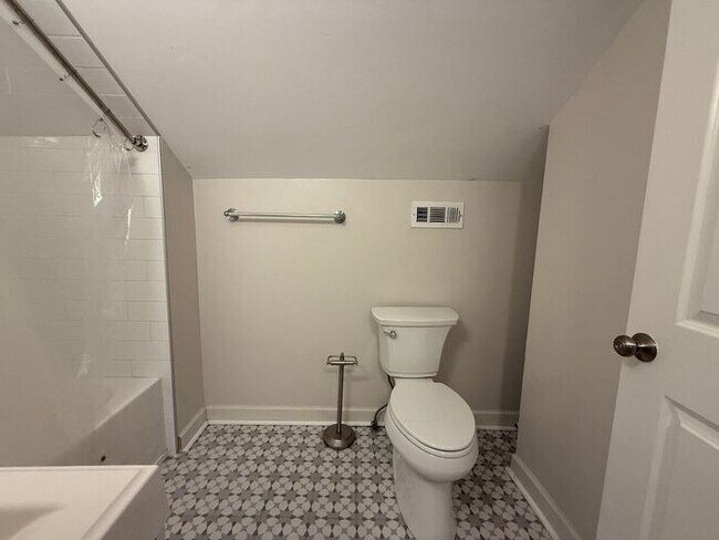 Building Photo - Spacious 4 Bedroom in North Nashville - Minutes from Downtown