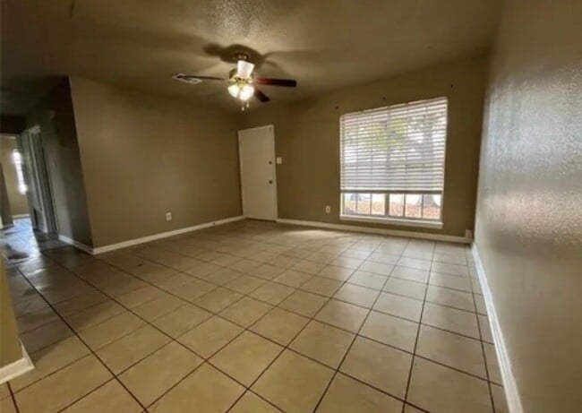 Building Photo - Housing voucher Accepted!