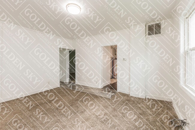 Building Photo - 628 W Memorial Dr