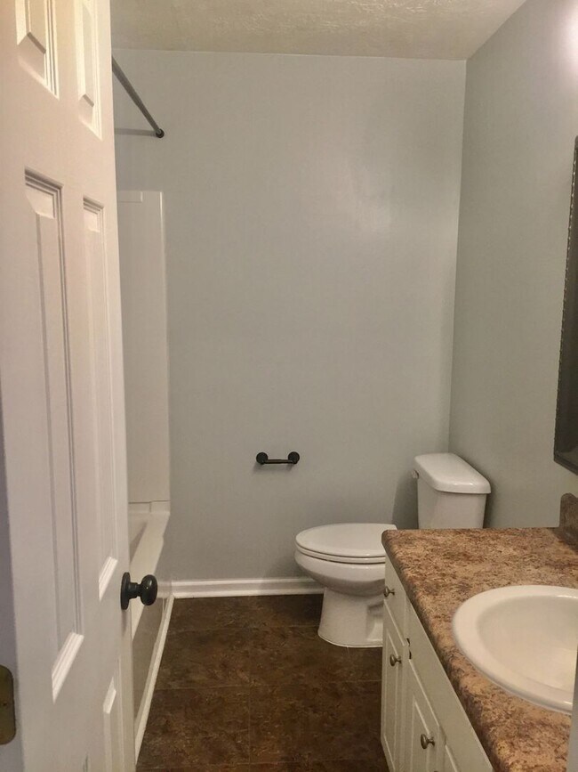 Building Photo - Conveniently Located Duplex in Augusta