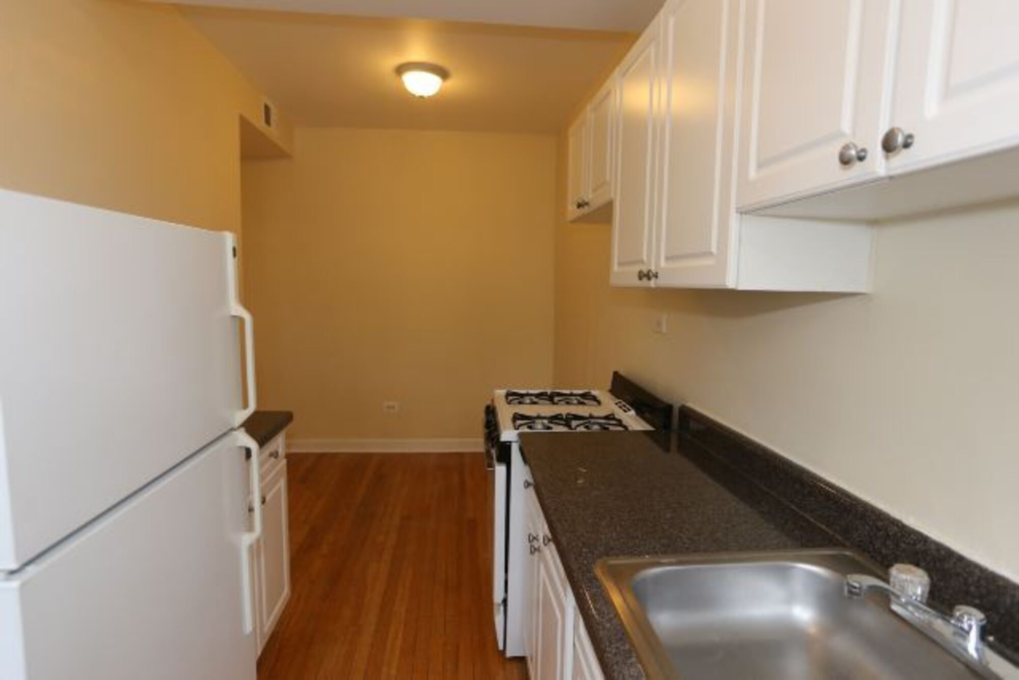 Building Photo - 555 W Aldine Ave