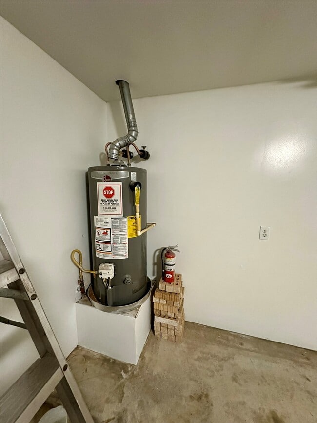 Building Photo - 8810 Barron Wood Cir E