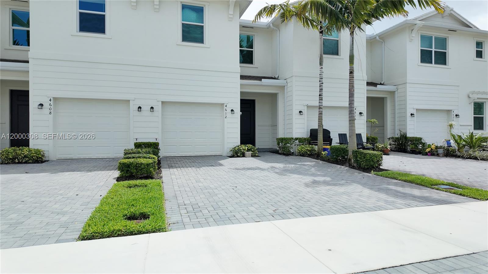 Building Photo - 4612 Hollister Ave