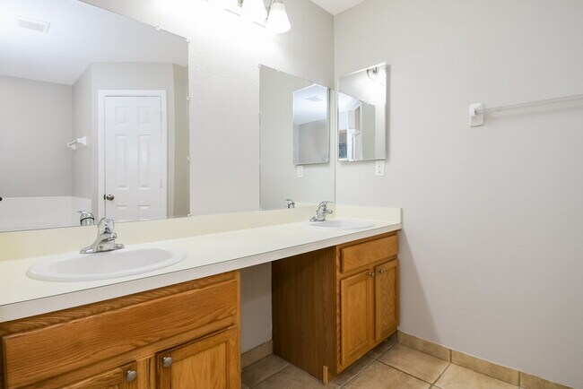 Building Photo - 653 Cotulla Dr