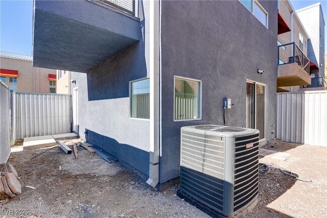 Building Photo - 254 Tower St