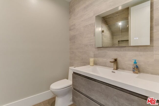 Building Photo - 4830 1/2 Pickford St