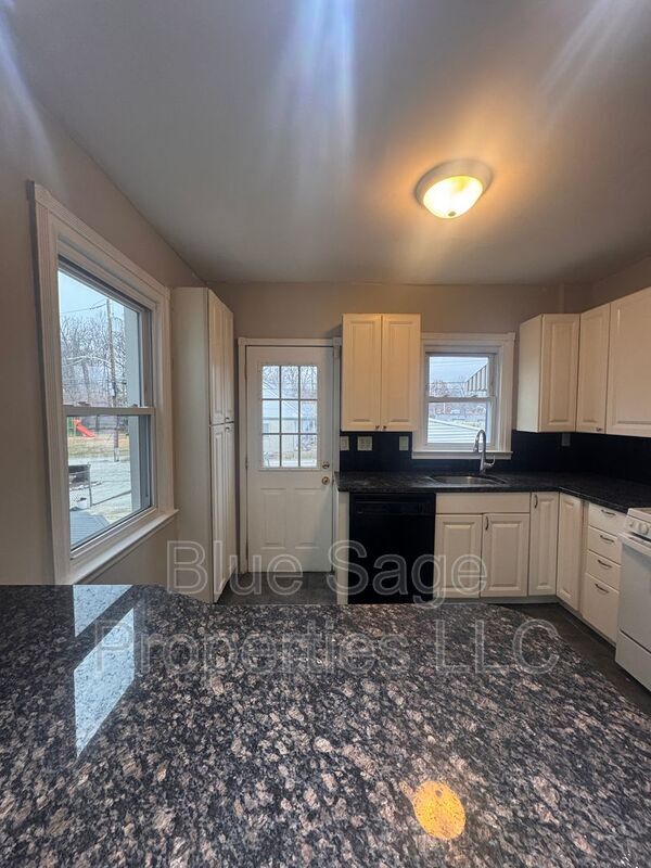 Building Photo - 1411 Lawrence Rd