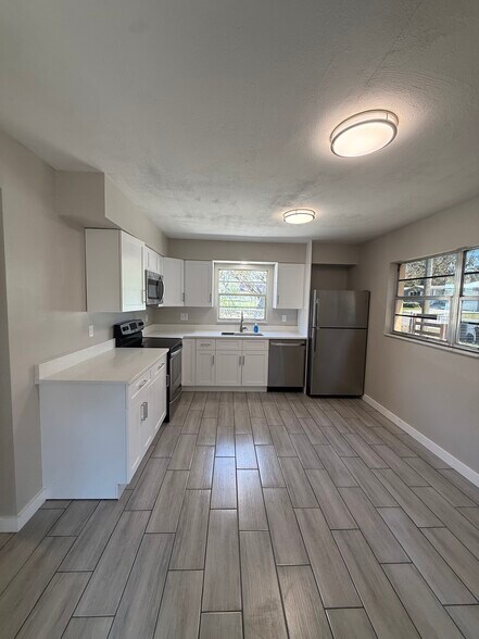 Building Photo - 9251 Adler St