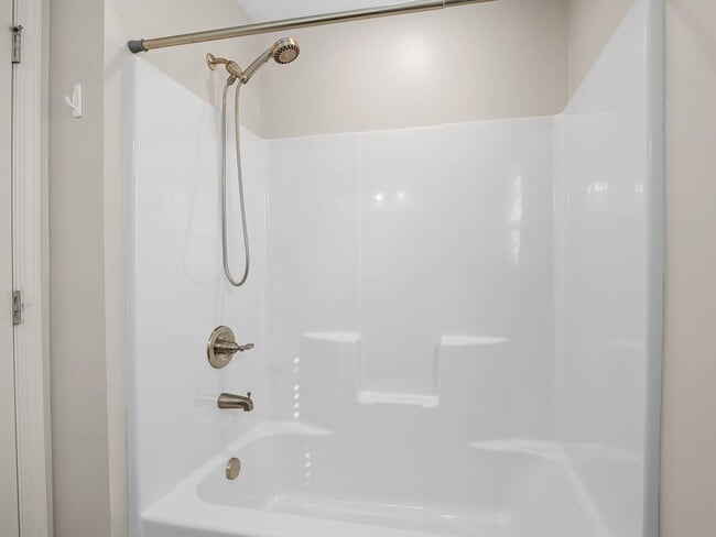 Building Photo - 3BR/2BA Inman Gem with Pool Access & Firep...