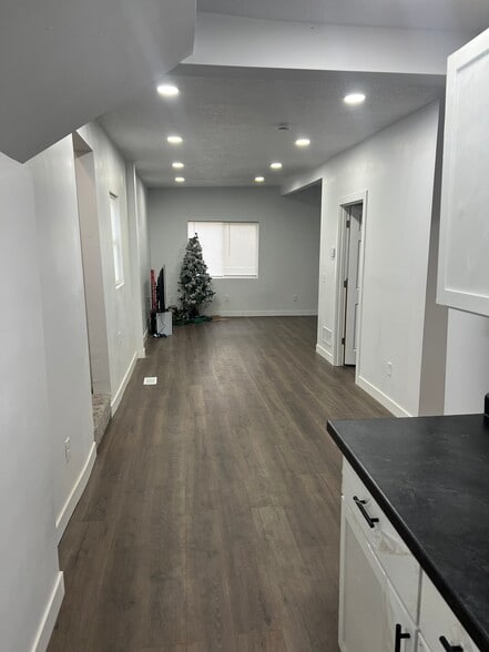 Building Photo - 3105 6th Ave