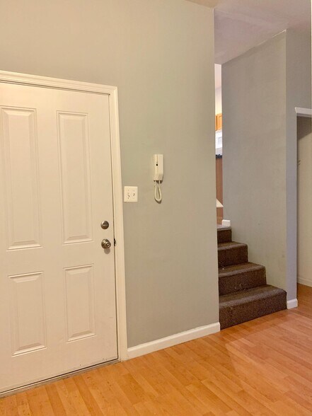 Entry - 1309 N 15th St