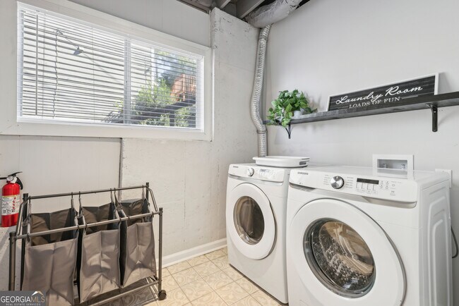 Building Photo - 8470 Lake Dr