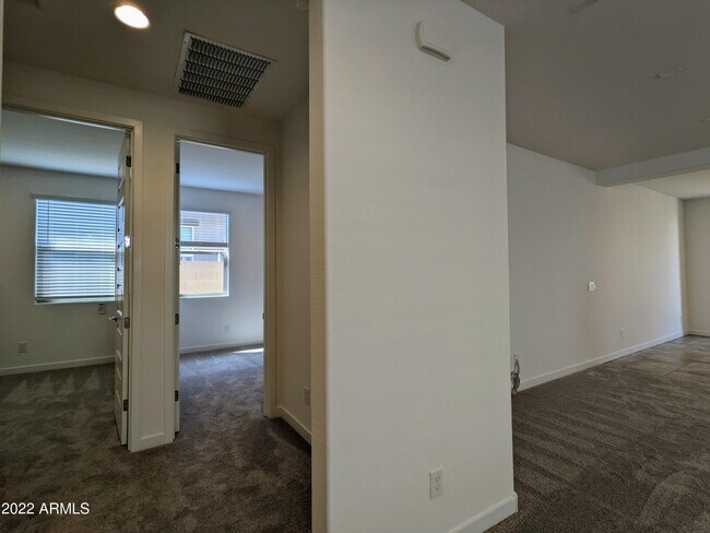 Building Photo - 16846 W Las Palmaritas Dr