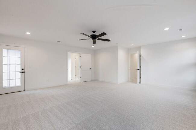 Building Photo - Maryville 37803 - 4 bedroom 3.5 bath - cal...