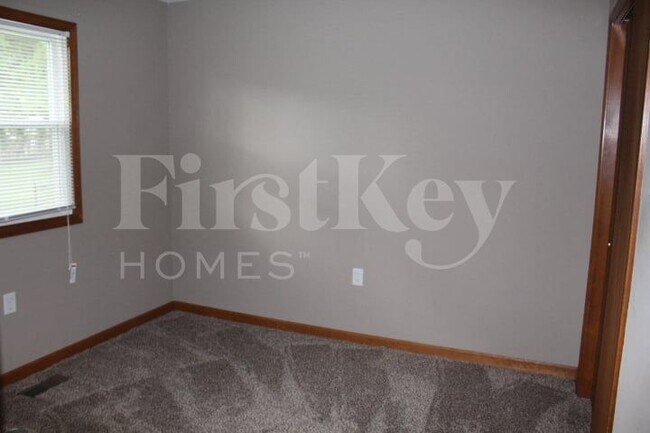 Building Photo - 10311 Park Valley Dr