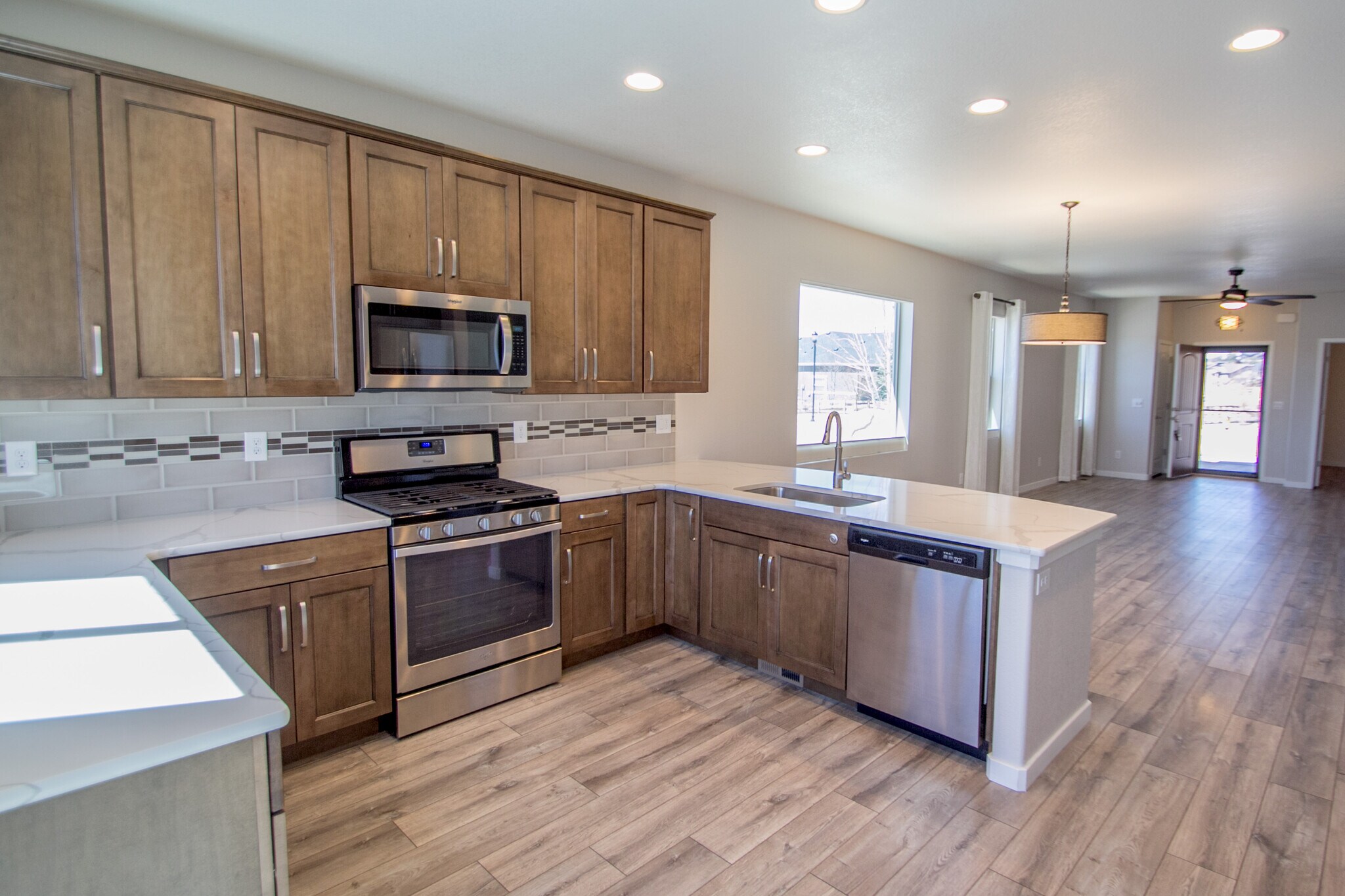 Kitchen with gas stove - 1810 Volterra Way
