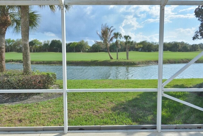 Building Photo - 1020 SW Balmoral Trce