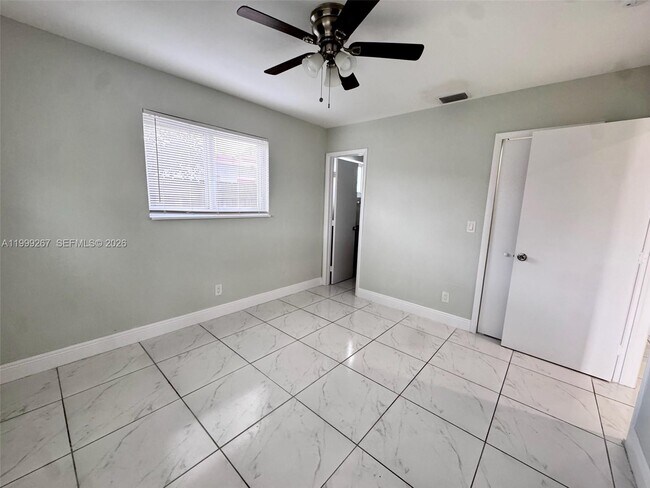 Building Photo - 206 NW 5th Ave