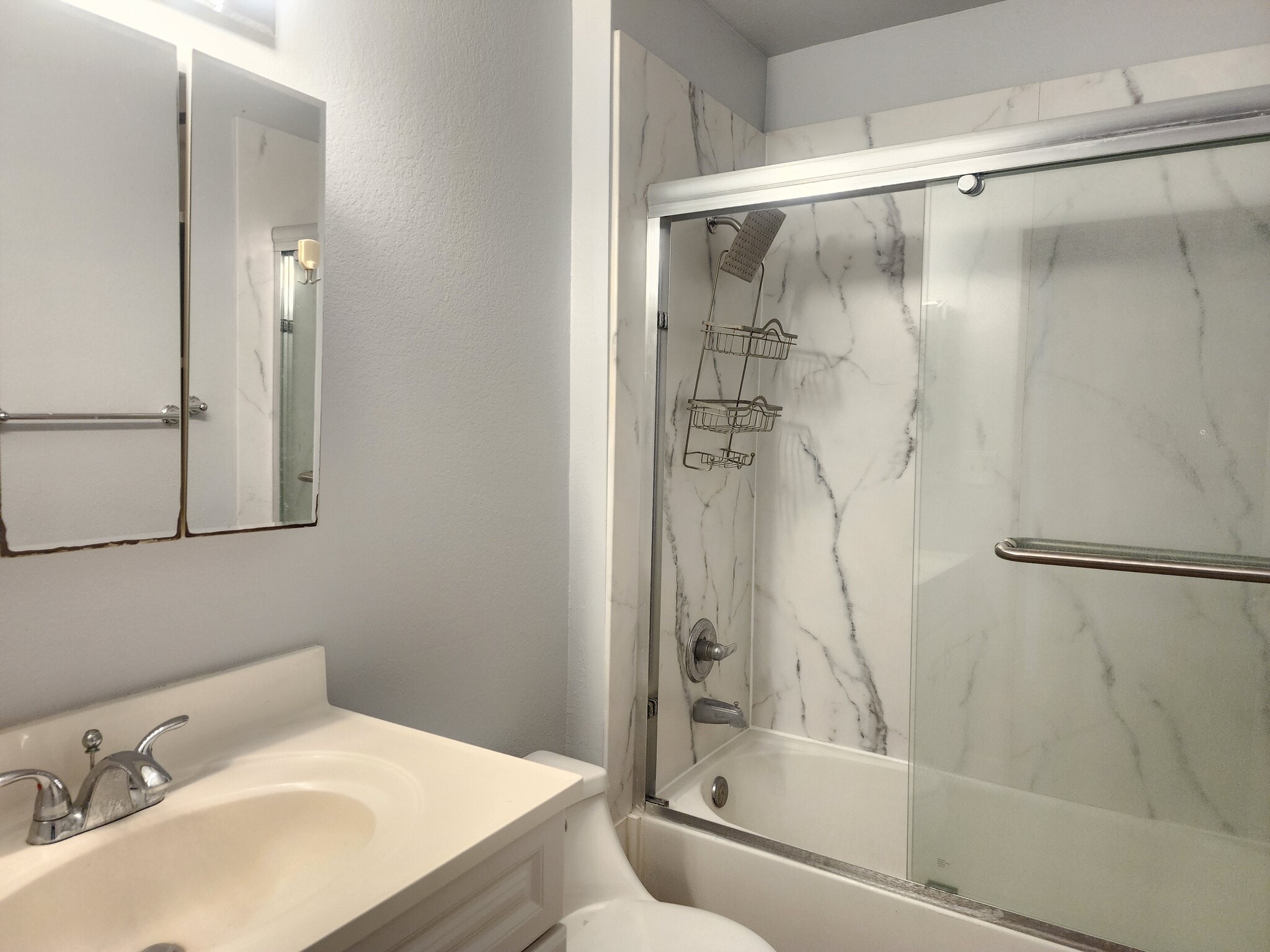 Building Photo - 736 N Garfield Ave