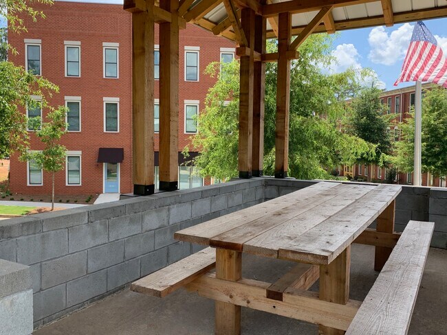 Building Photo - 4132 N Swann St