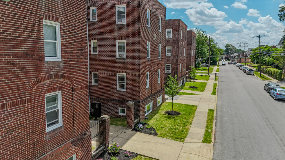 Primary Photo - Folcroft Courts Apartments