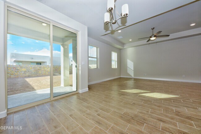 Building Photo - 705 Paseo De La Reina St