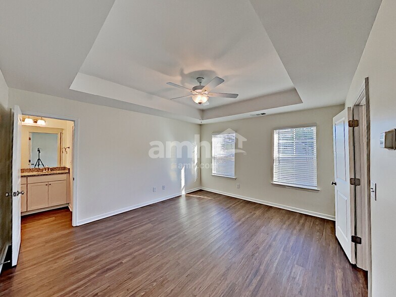 Building Photo - 573 Camp dr