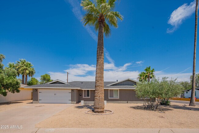 Building Photo - 2101 N 70th Pl