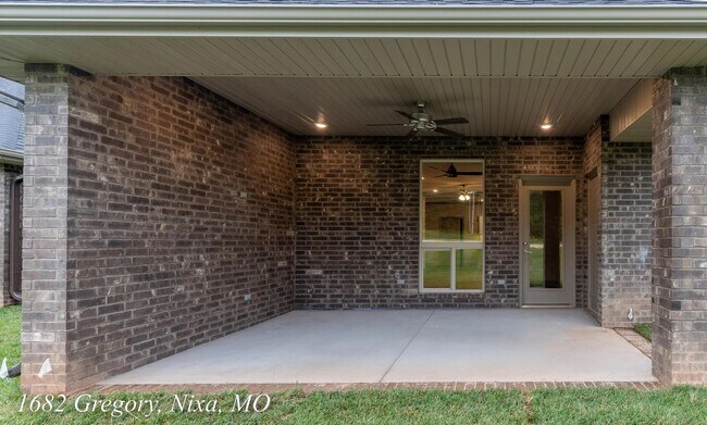 Building Photo - 1682 N Gregory Dr
