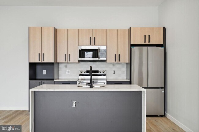 Primary Photo - 1112 E Berks St