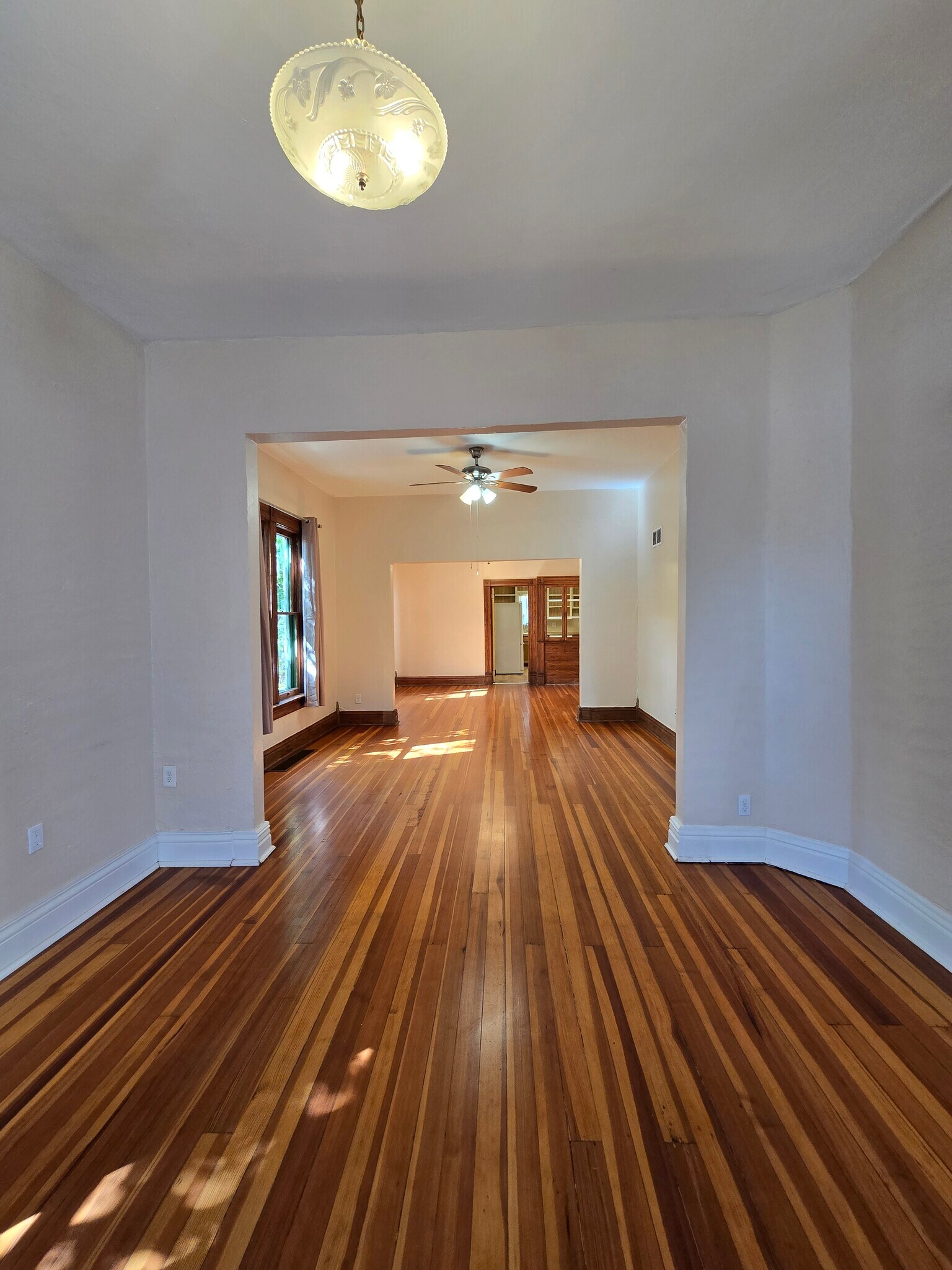 View to the kitchen and built in cabinet - 607 Harrison Ave
