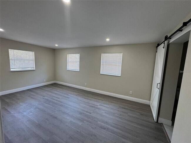 Building Photo - 7039 Lenox Dr