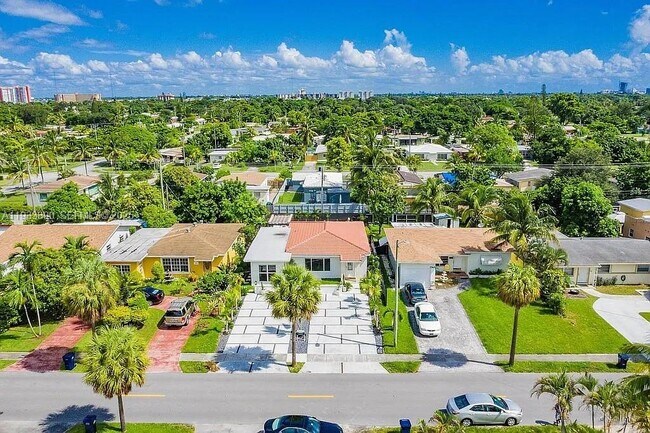 Building Photo - 1731 NE 172nd St