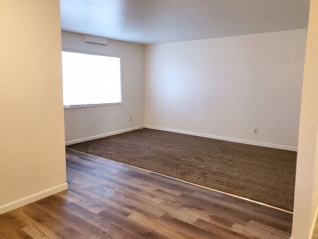 Building Photo - Duplex