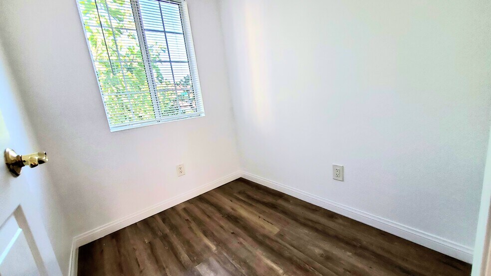 Building Photo - 4085 Carlota Blvd