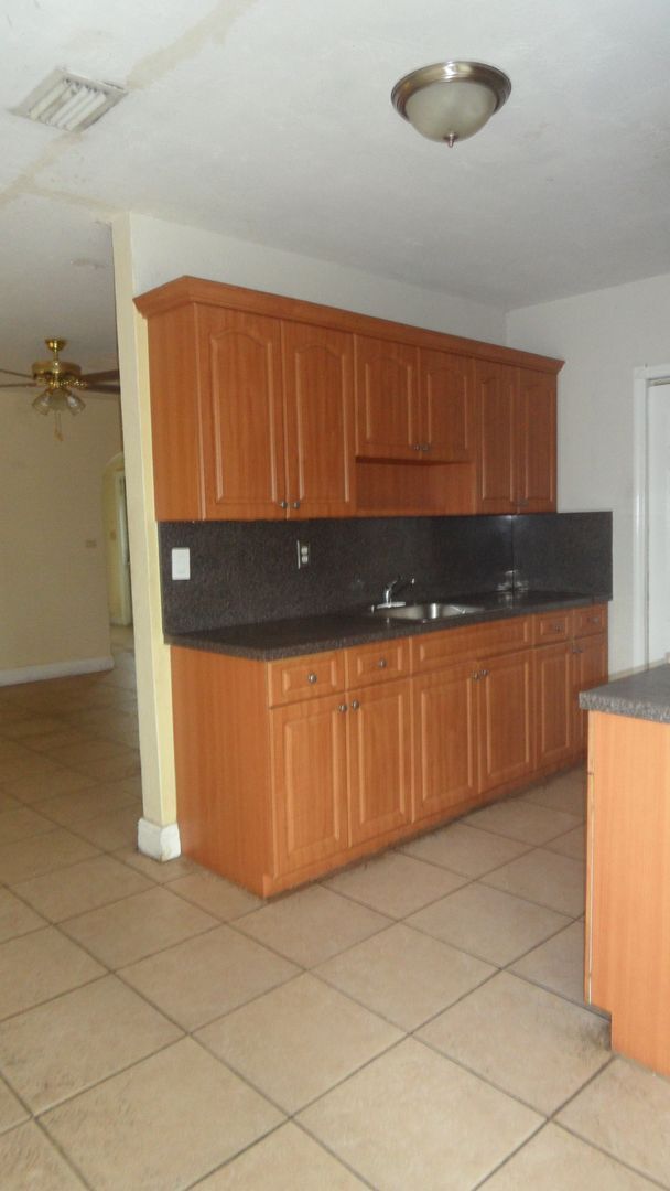 Building Photo - 3-Bed, 2-Bath Single-Family Home in Hollywood!