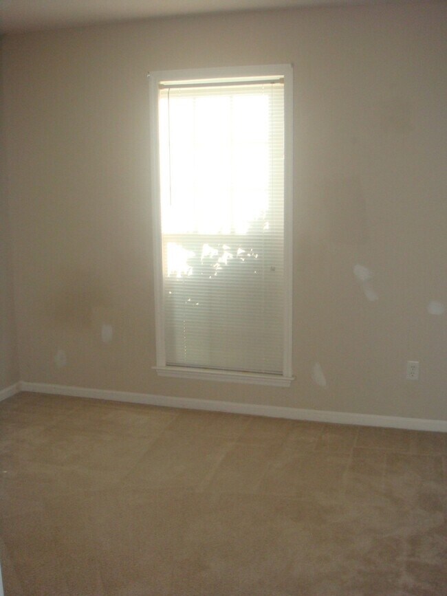 Building Photo - FOUR BEDROOM, TWO BATH IN HAHIRA