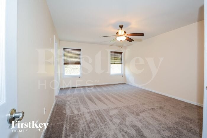 Building Photo - 240 Glen Meadows Ct