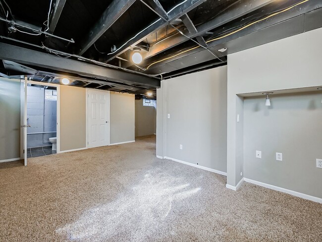 Building Photo - Charming Colonial in the Heart of Grosse P...