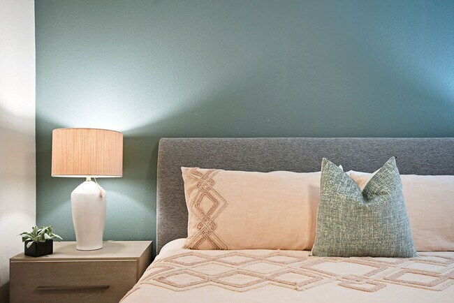 Building Photo - 2873 Bookmark Dr