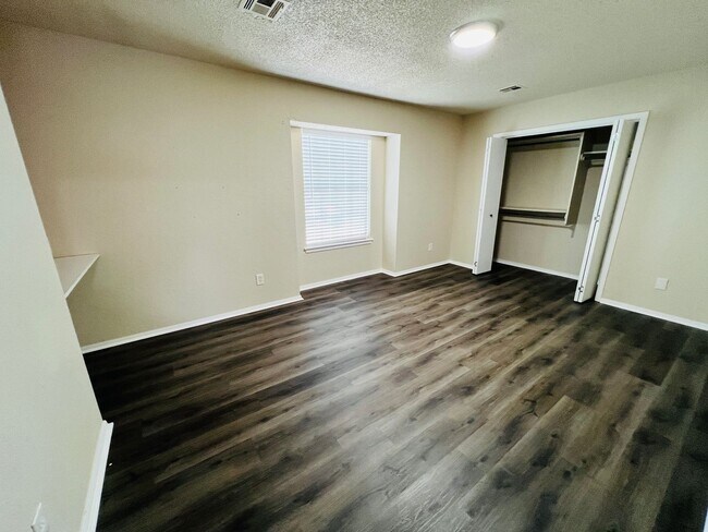 Building Photo - Spacious 4 bed 2.5 bath in Union Schools